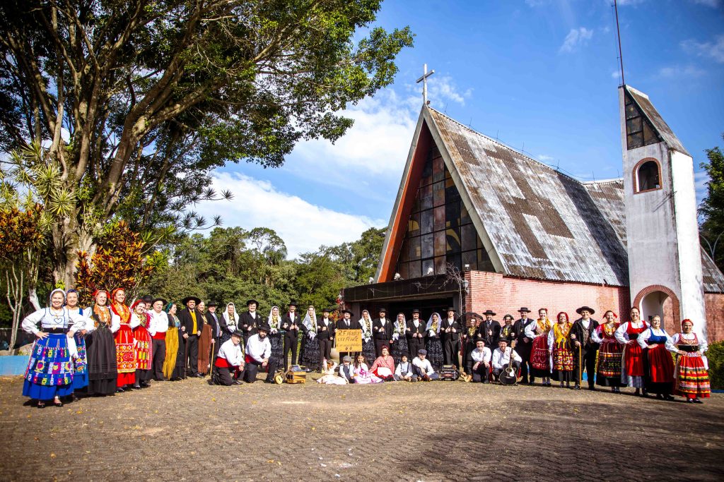 Rancho Folclórico Maria da Fonte emociona o público em São Paulo com a apresentação “Do Namoro ao Casamento”